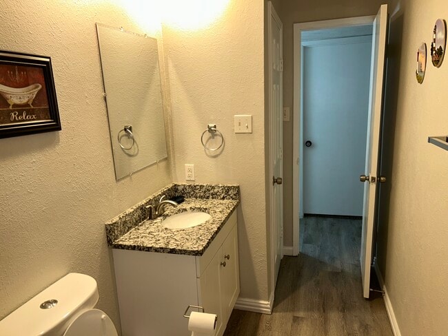 Foto del edificio - 7407 Cloverglen Dr