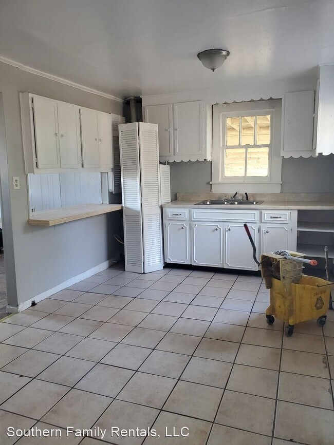Building Photo - 3 br, 1 bath House - 206 SAVANNAH AVE