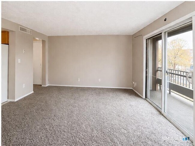 Foto del edificio - 210 Towne House Rd