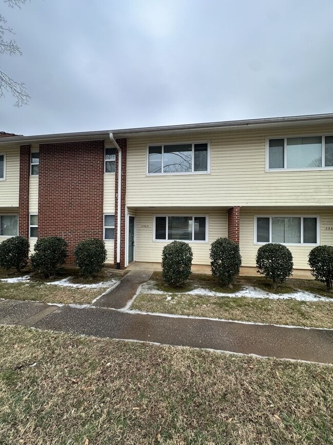 Building Photo - 2365 Champion Ct