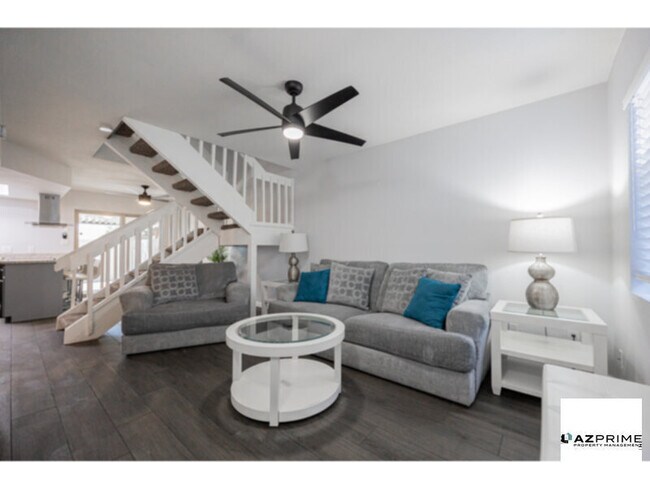 Foto del edificio - This Stunning 2 Story Townhome in the Hear...