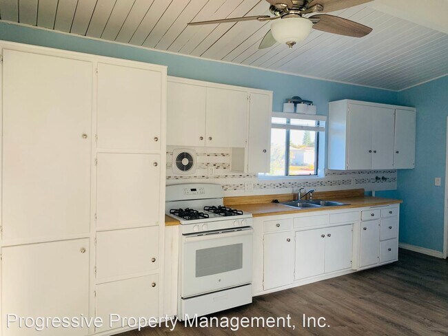 Building Photo - 4 br, 2 bath House - 10051 Antigua St.