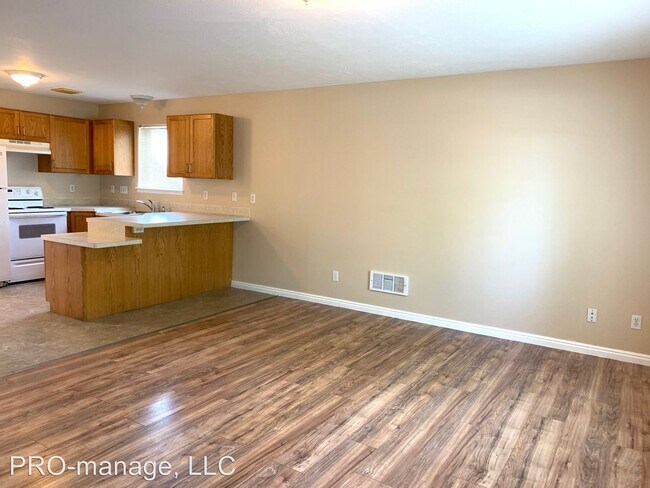 Building Photo - 610 Linden Dr