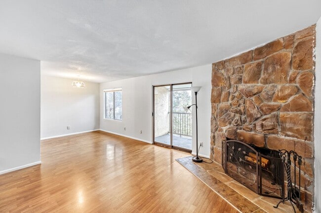 Foto del edificio - Top Floor 2bed/2bath in an Exclusive Community in the heart of Kirkland, WA!