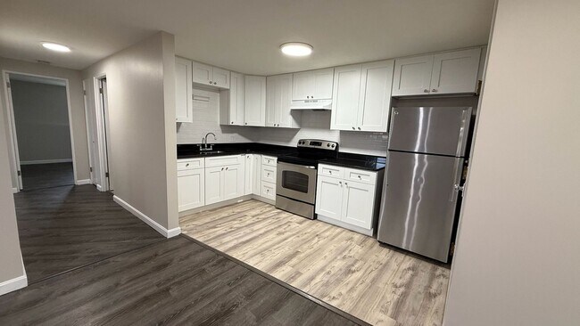 Foto del edificio - 310 Thompson Road LLC