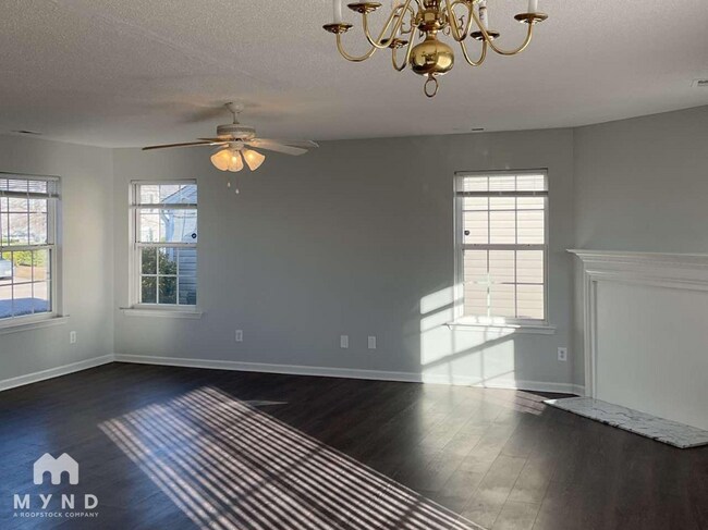 Foto del edificio - 7412 Lowell Ridge Rd