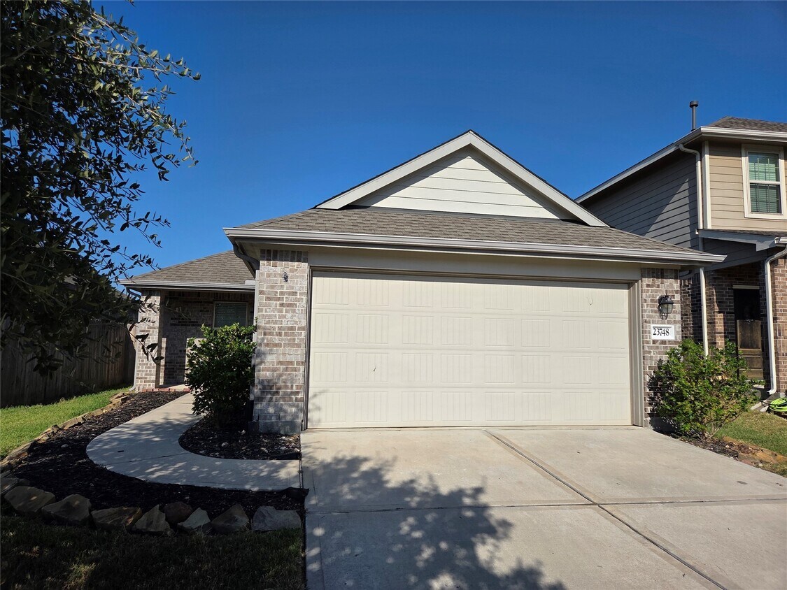Foto principal - 23748 Woodgreen Terrace Dr