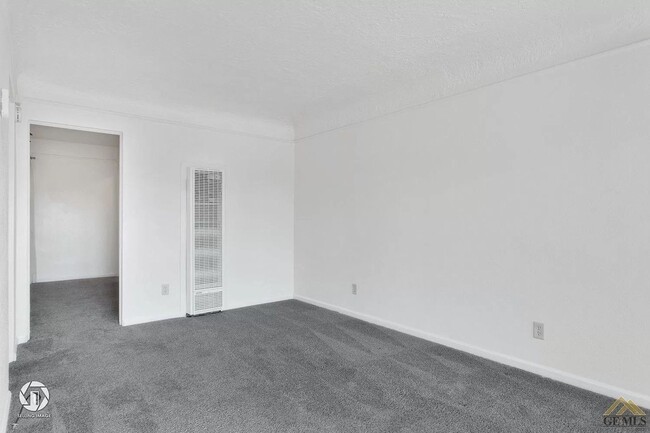 Foto del edificio - 1 Bedroom Bungalow w/Garage!