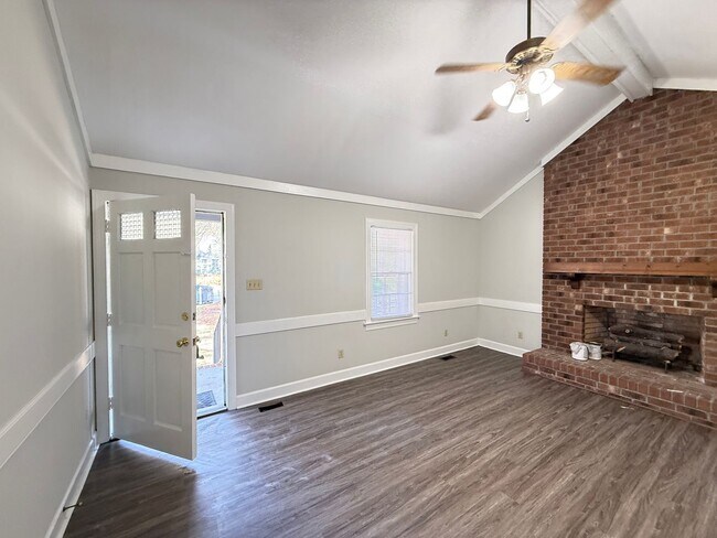 Foto del edificio - 1136 Beechwood Dr