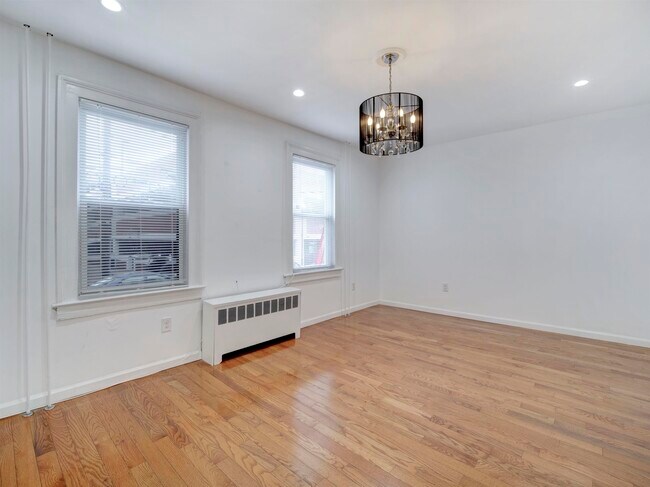 Building Photo - 521 38th St
