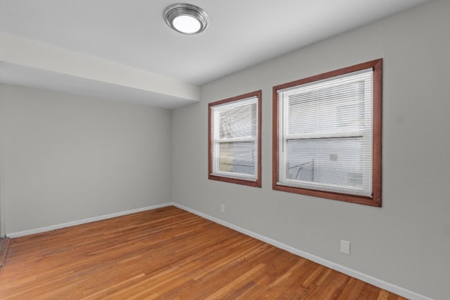 Building Photo - 205 Perthshire Rd