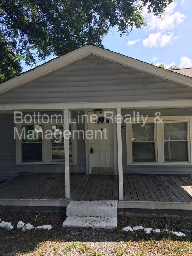 Primary Photo - 1802 W Davidson Ave