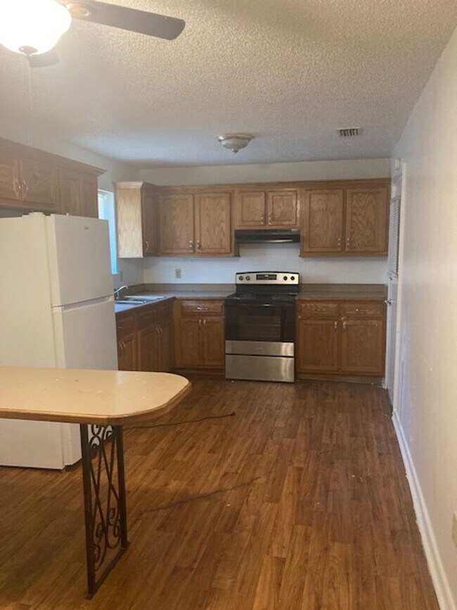 Building Photo - Moss Point 3 Bedroom