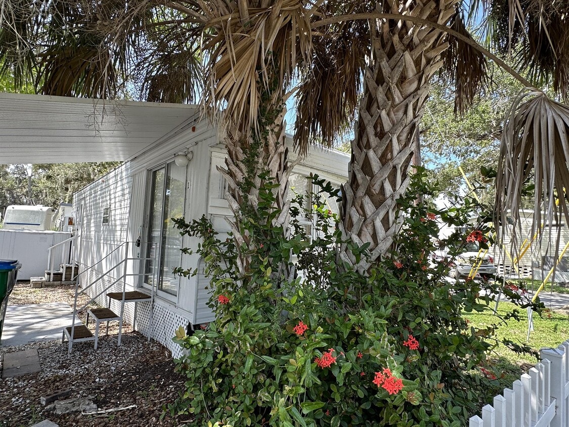 15004 113th Ave N Unit 1, Largo, FL 33774 Room for Rent in Largo, FL