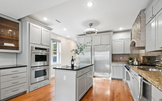 Building Photo - 1403 G St NE