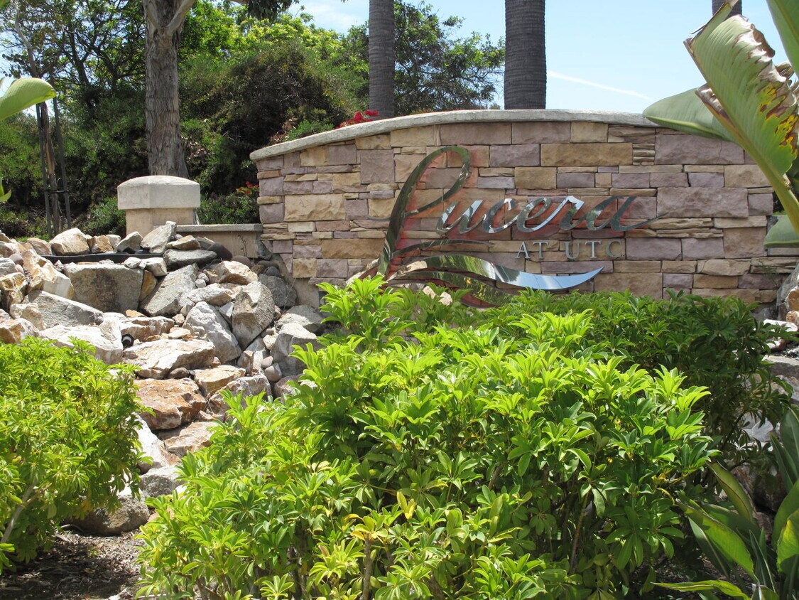 Foto principal - 7150 Shoreline Dr