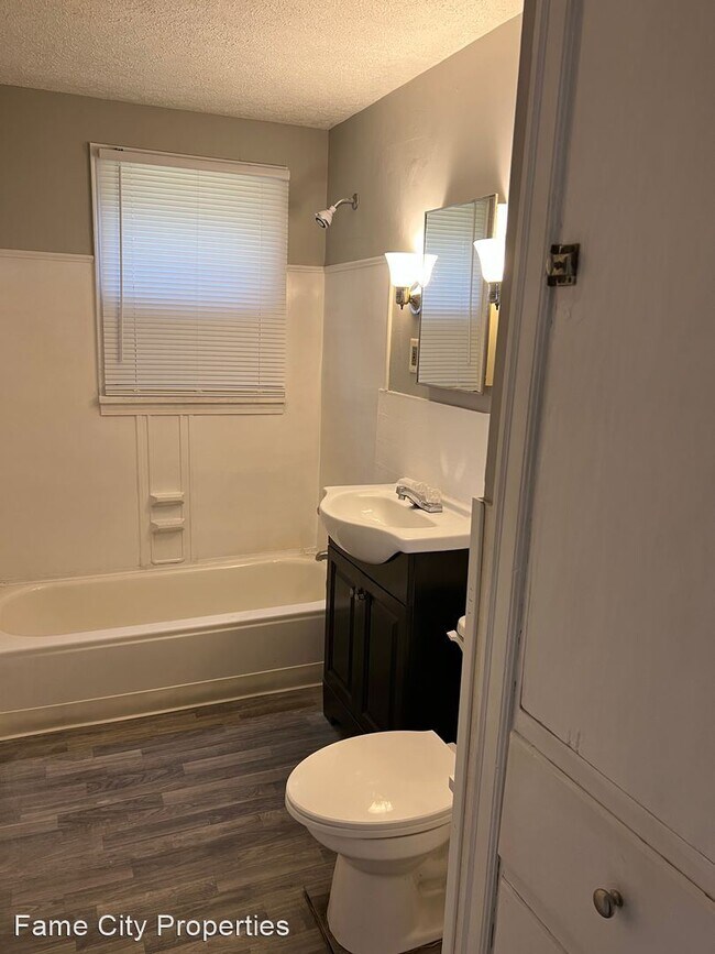 Building Photo - 3 br, 1 bath House - 2622 Harmont Ave NE