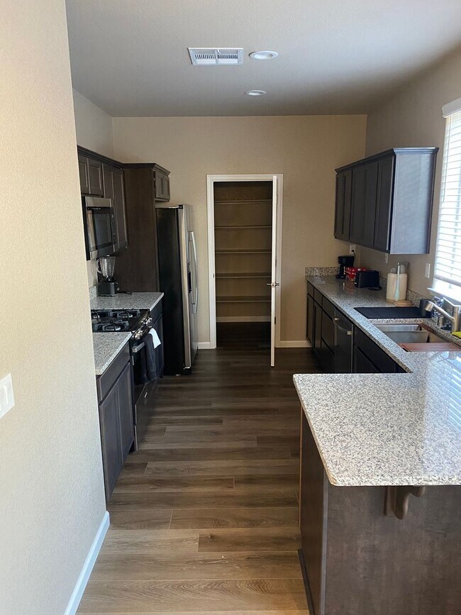 Building Photo - Fully Furnished 2-Story Home in North Reno
