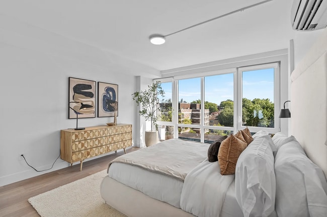 Building Photo - 95 S Broadway