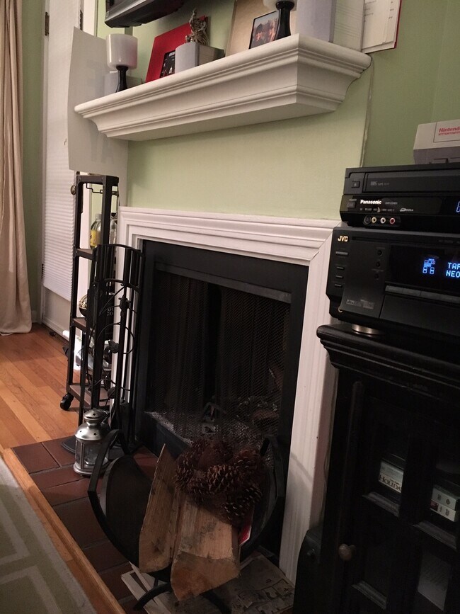 wood burning fireplace - 4318 Clarendon N Ave