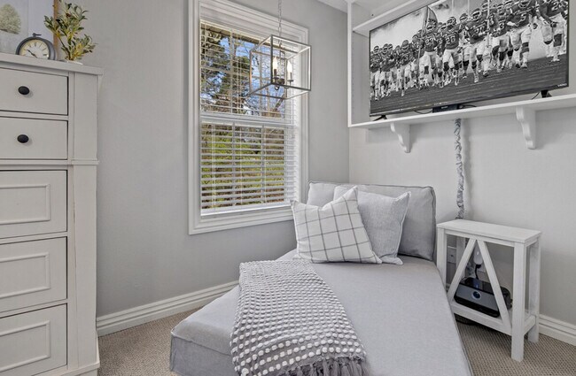 Foto del edificio - 473 N Oliver Ave