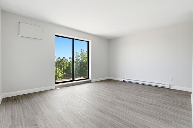 Photo du bâtiment - Sun Crest Tower Apartments