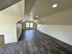 Building Photo - 1317 Plum St