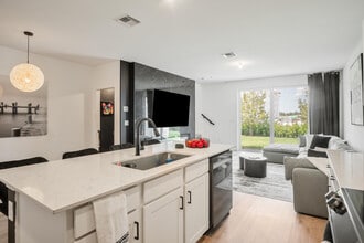 Building Photo - 852 SE grovebush Ln