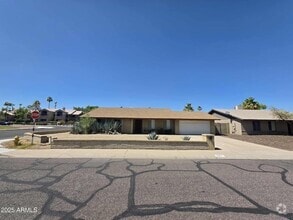 Building Photo - 4402 E Pershing Ave