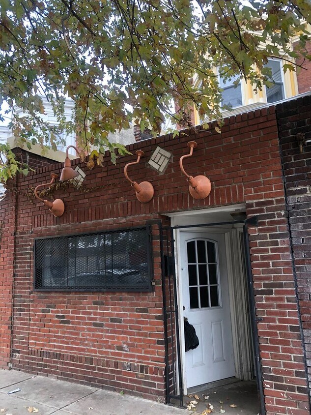 Building Photo - 6013 Lansdowne Avenue