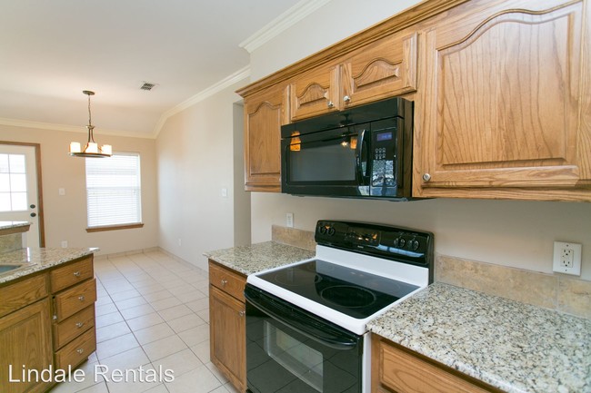 Building Photo - 16151 Rolling Meadows Dr