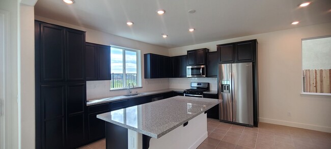 Building Photo - Move-in Special! Rocklin Meritage Durango ...