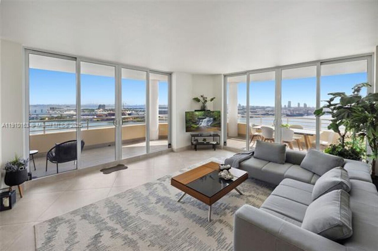 Foto principal - 808 Brickell Key Dr