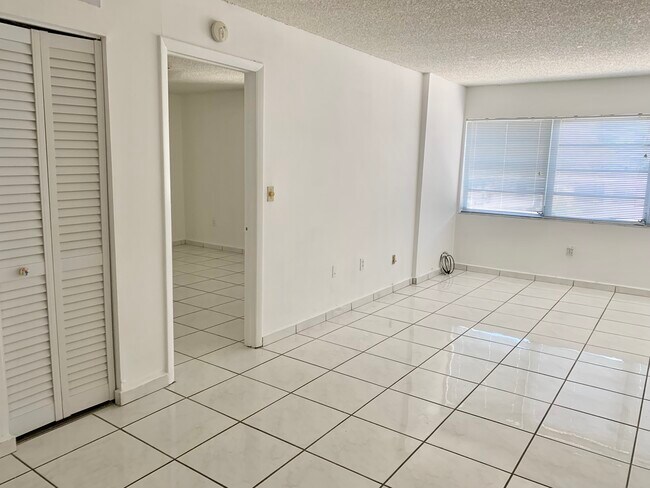 Foto del edificio - 2690 SW 22nd Ave