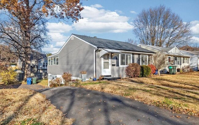 Building Photo - Unique Home in South City Walking Distance...