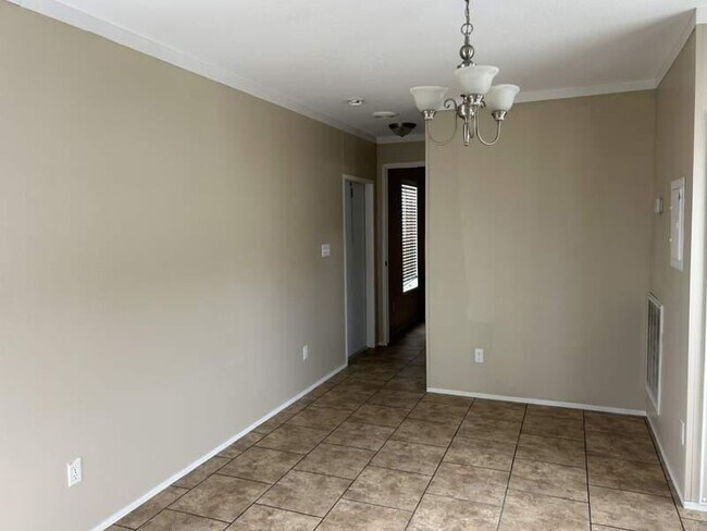 Foto del edificio - 6941 MacDonald Ct