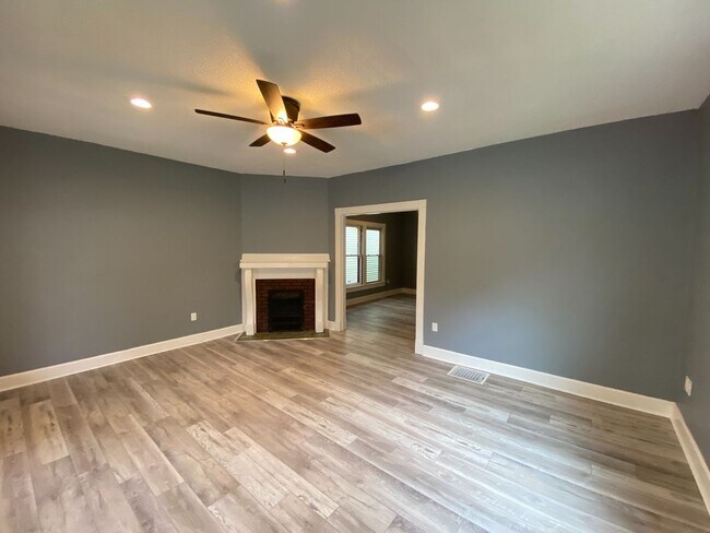 Building Photo - 319 Park Dr