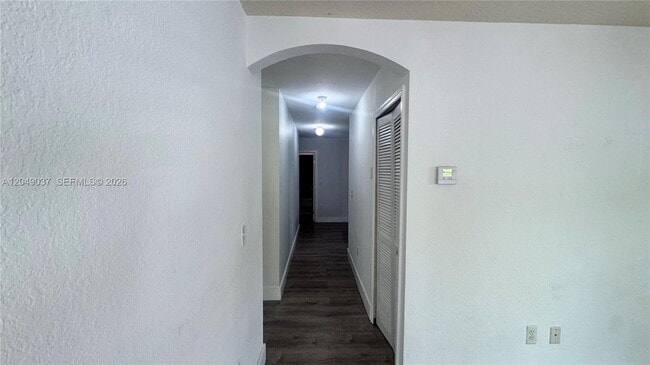 Foto del edificio - 5680 NW 23rd Ave