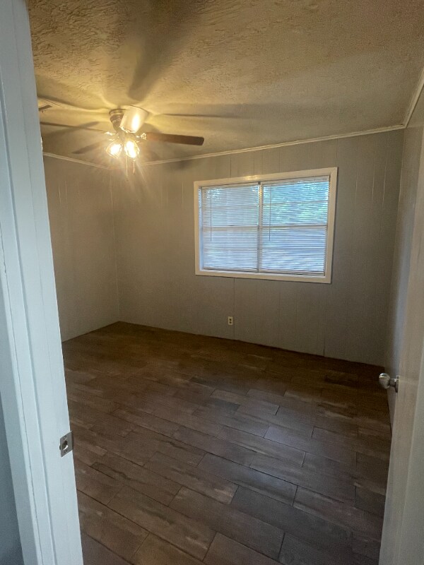 Building Photo - 302 Paula Dr