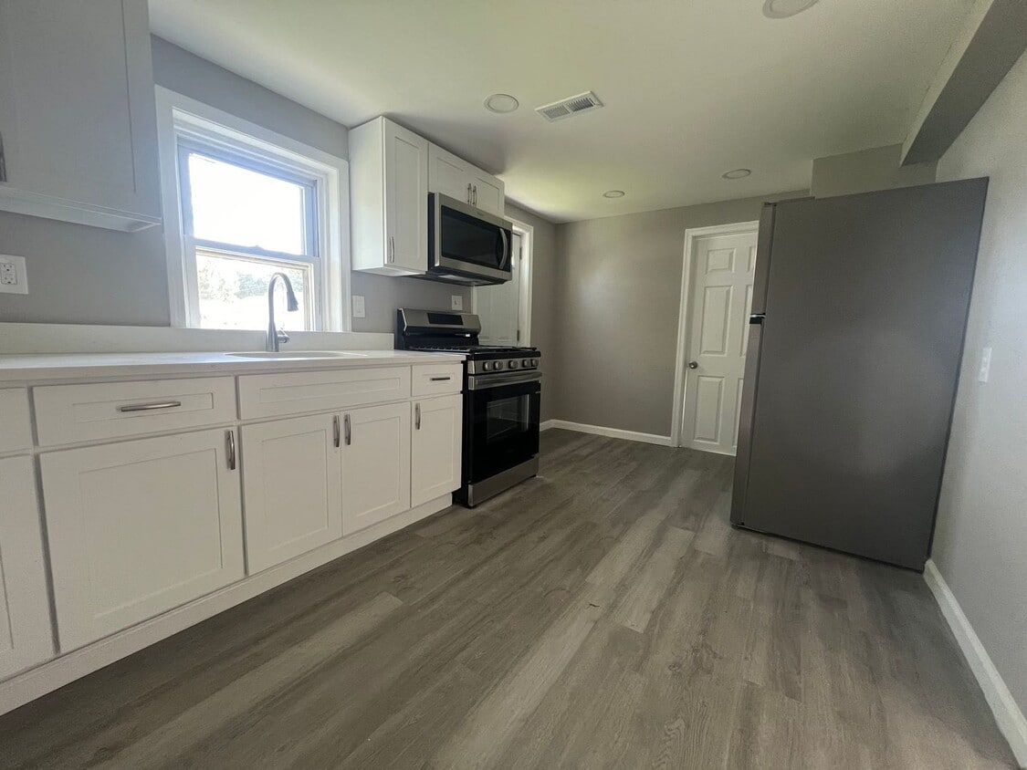 Foto principal - 3620 North Point Blvd
