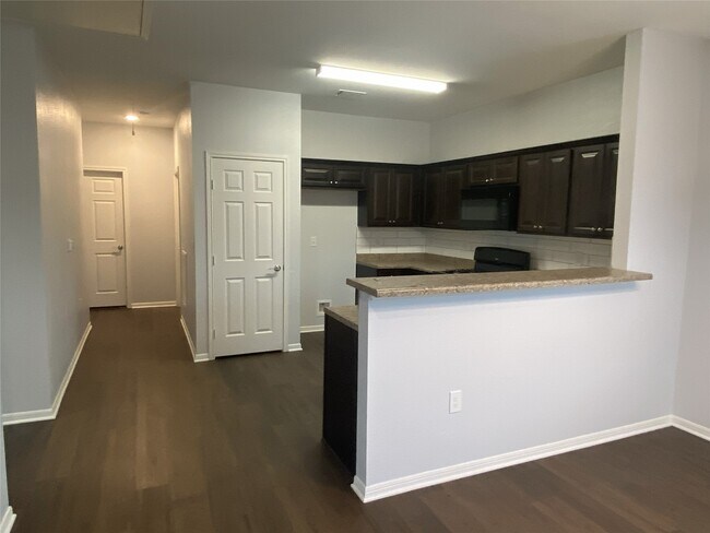 Foto del edificio - 3151 Roe Dr