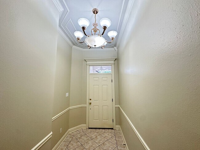 Building Photo - STOCKEWLL PLACE-NEW PRICE DROP AND 1/2 OFF...