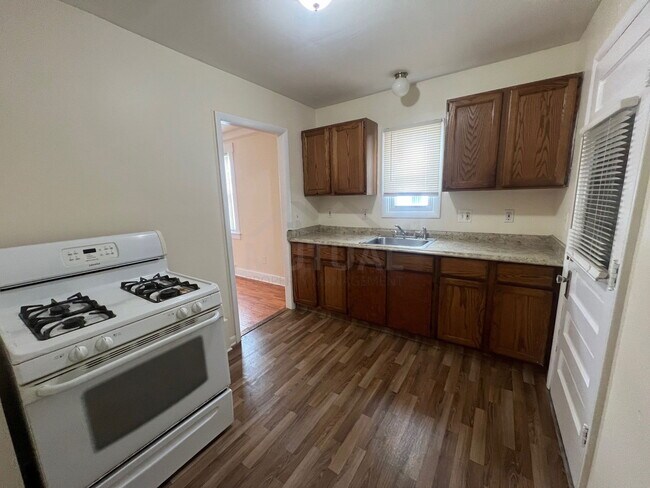 Foto del edificio - 423 E Milton Ave