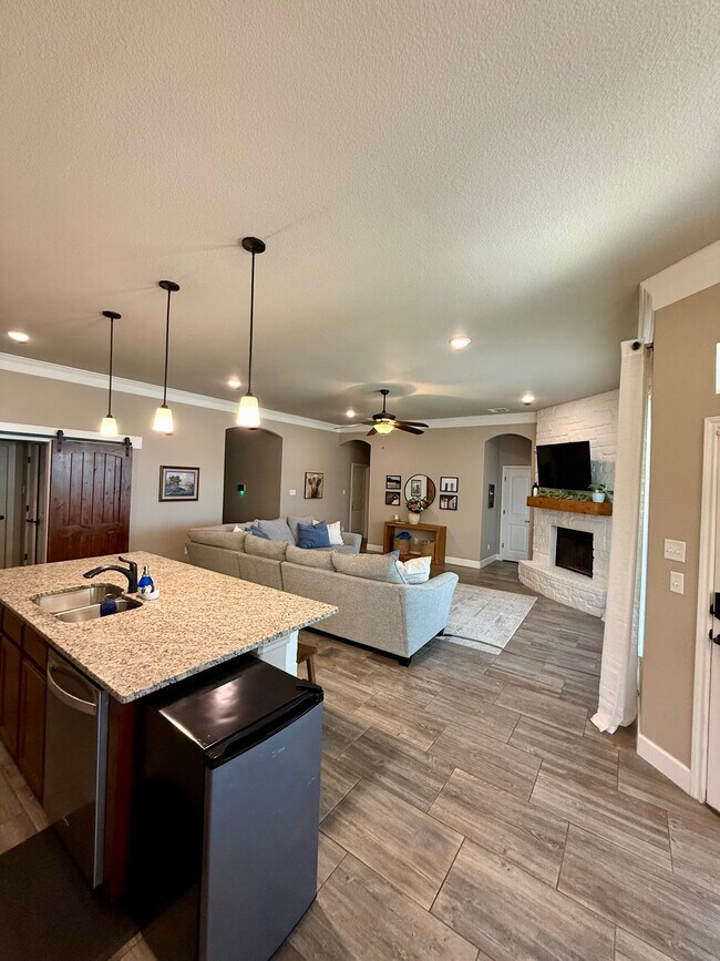 Foto del edificio - 3006 Crystal Ann Dr