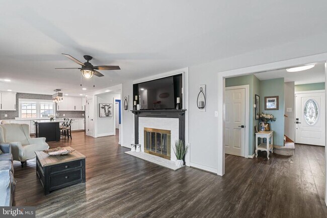 Foto del edificio - 731 W Country Club Dr