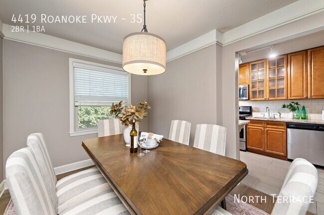 Foto del edificio - 4419 Roanoke Pkwy