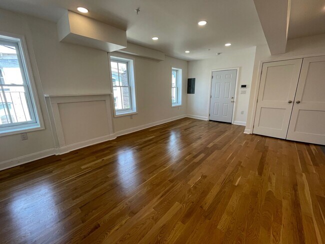 Building Photo - 56 Chambers St