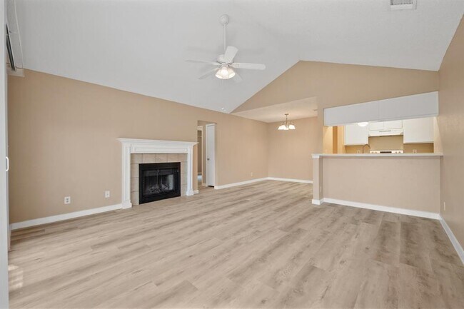 Foto del edificio - 16016 Fitchburg Cir