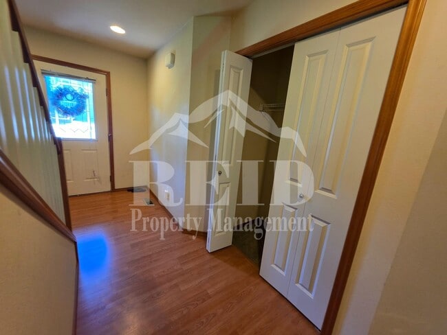 Building Photo - 1080 Heron Ridge Ave