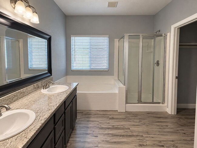 Building Photo - 6602 Escallonia Way